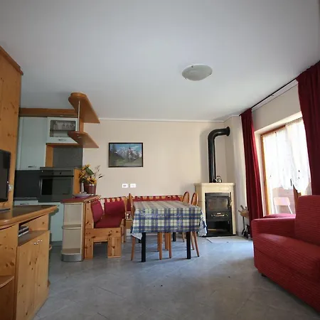 度假居 Contemporary Holiday In Italy Near Ski Area 利维尼奥